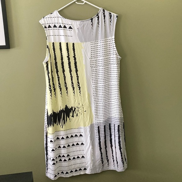 DCZ Yellow and Black Midi Dress with Sleeveless Design and Crew Neck - Picture 6 of 7